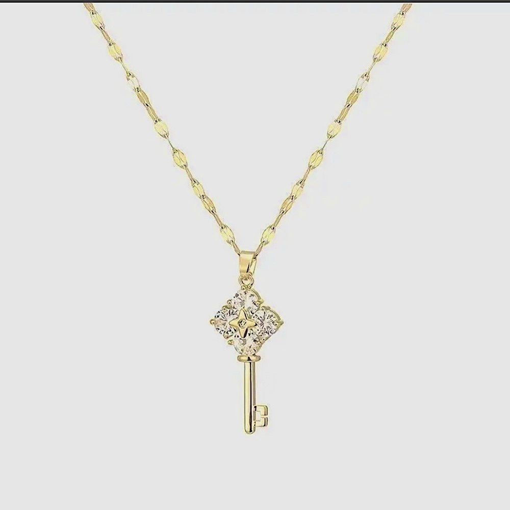 18K Gold Clover Diamond Key Pendant Necklace Minimalist Quiet Luxury No Fade